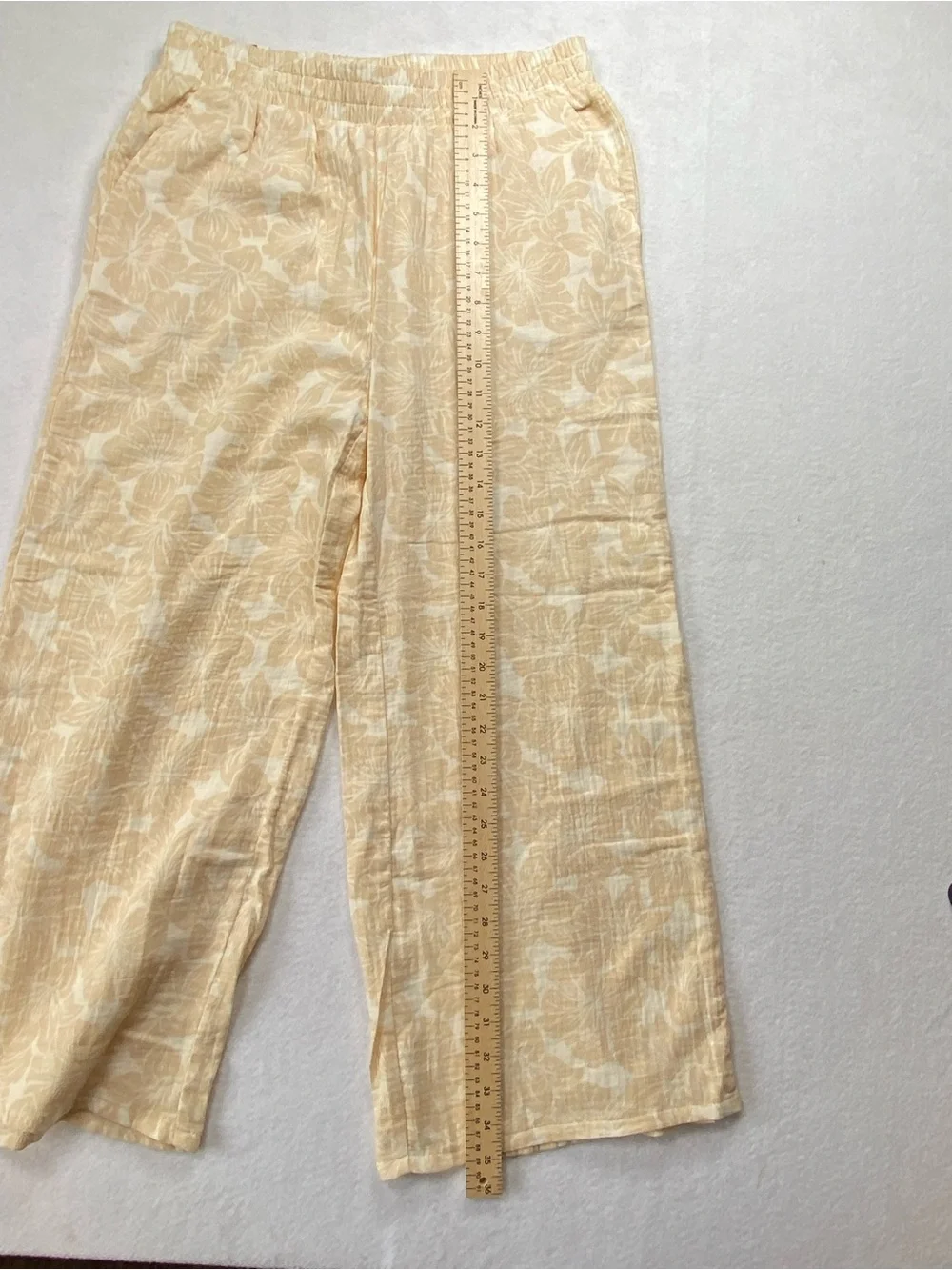 Hurley Tan and White Gauzy 100% Cotton Elastic-Waist‎ Tropical Pants, Small